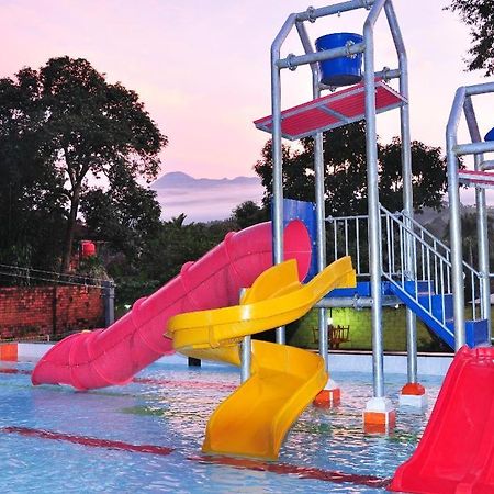 Puncak Village Hotel & Kampung Main Anak Gadok Eksteriør billede