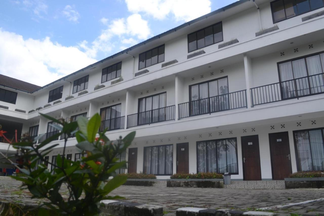 Puncak Village Hotel & Kampung Main Anak Gadok Eksteriør billede