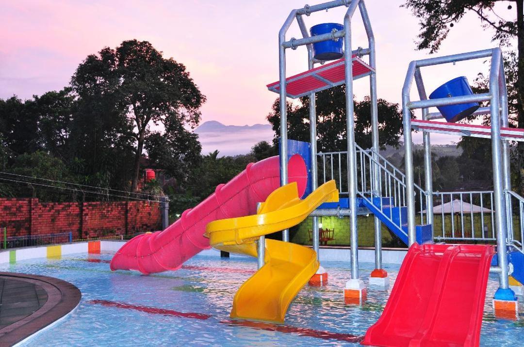 Puncak Village Hotel & Kampung Main Anak Gadok Eksteriør billede